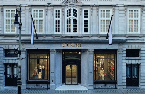 phillippa florentin-lee burberry|Gucci’s new London store is a refined haven for art .